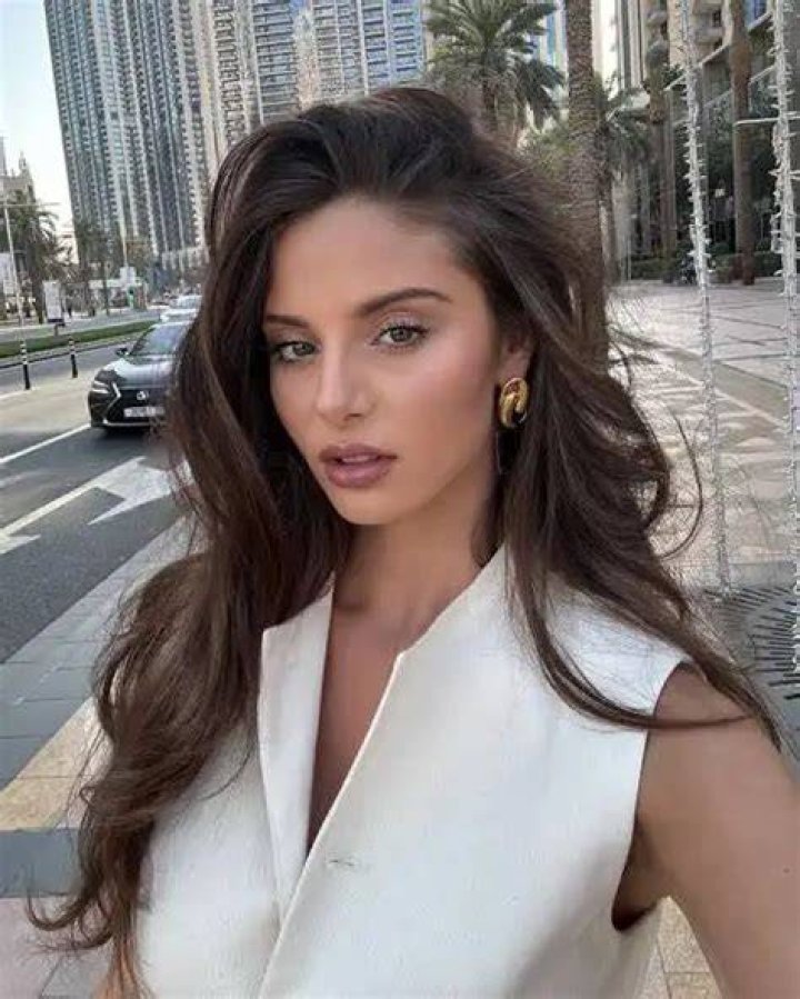 Carina Zavline Net Worth