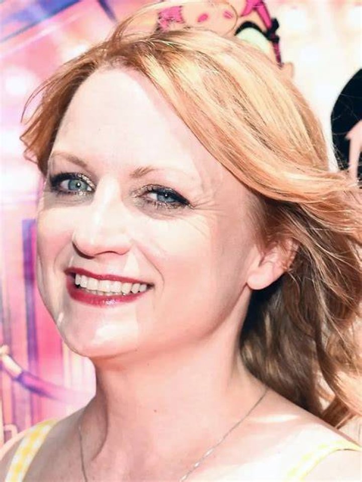 Hynden Walch Net Worth