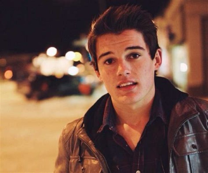 Kenny Holland Net Worth