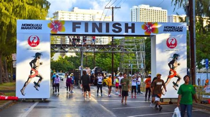 When is the 2021 Honolulu Marathon weekend?
