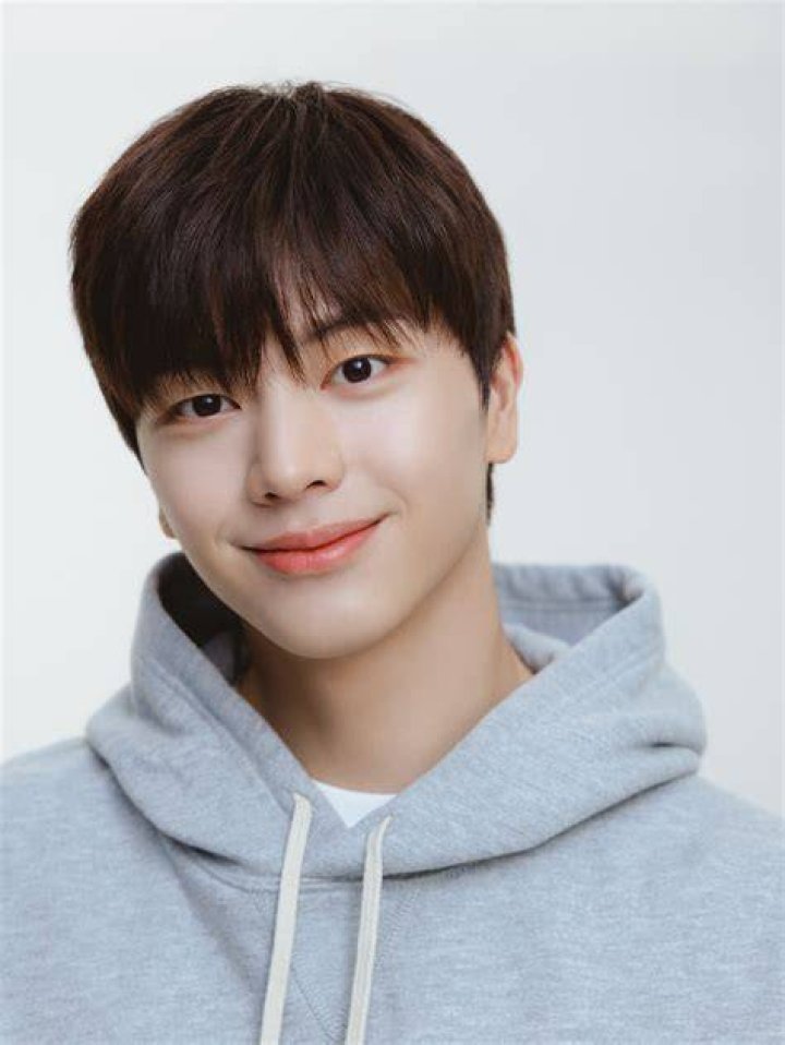 Yook Sung-jae